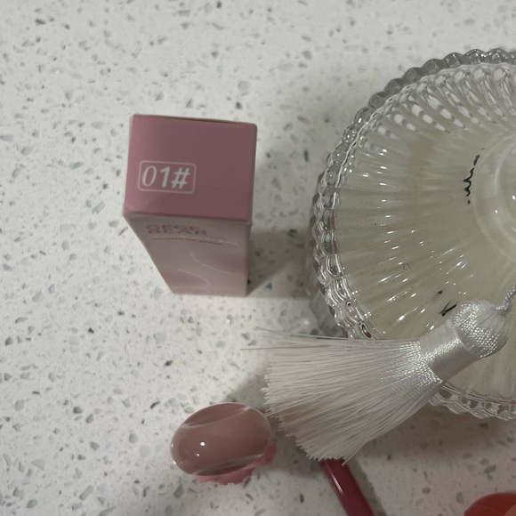 HP 🥳Gege Bear lipstick velvet soft mist matte in #01 tipsy pink - Picture 5 of 8